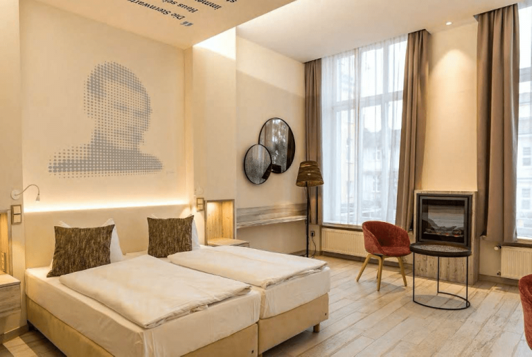 A fresh looking hotel room